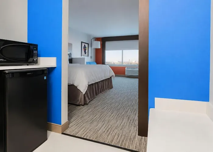 Express & Chicago O'hare Airport By Ihg
